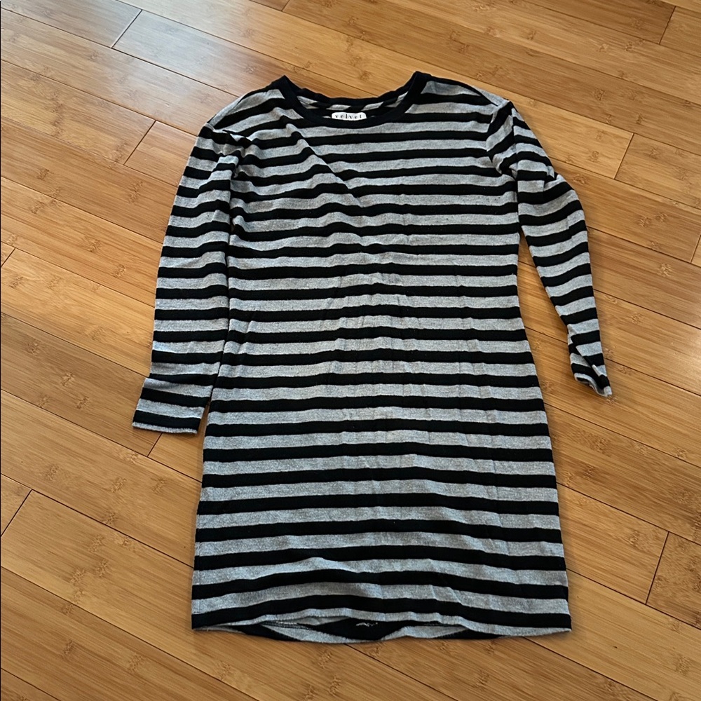 Velvet by Graham and Spencer Maternity Dress